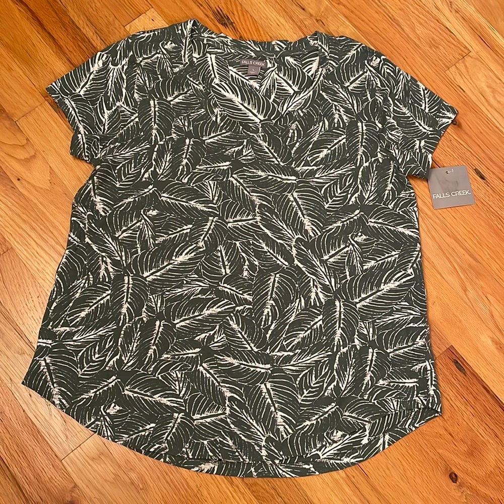 Falls Creek Short Sleeve Top. Size Large. Tropical Leaf Print . Sage Color. NWT!